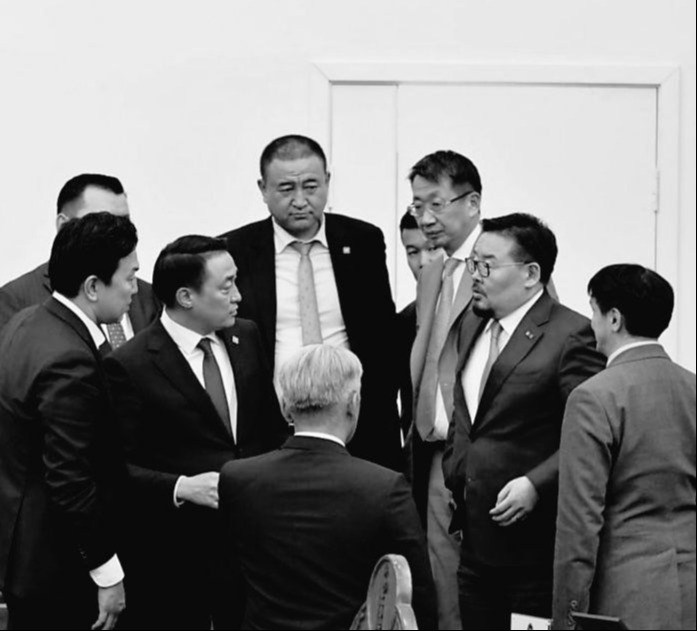 Ерөнхий сайд Г.Занданшатар: НҮҮР НҮҮРЭЭ ХАРЖ, ҮНЭН ХУДЛЫГ ДЭНСЭЛЦГЭЭЕ